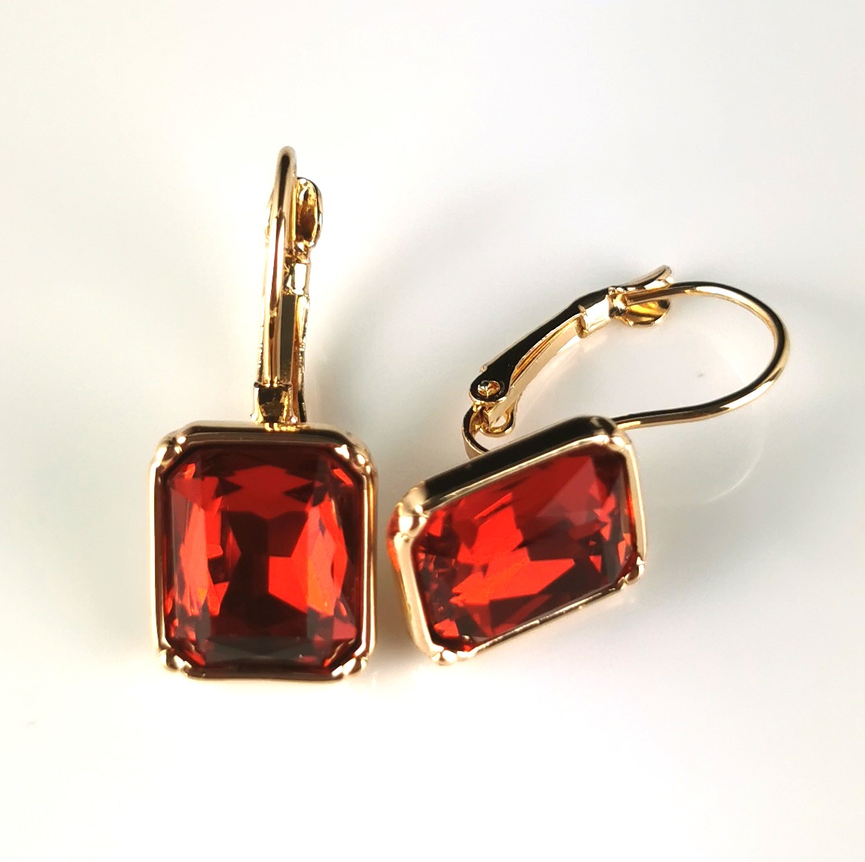 Hanging Earings Gold Red Stone